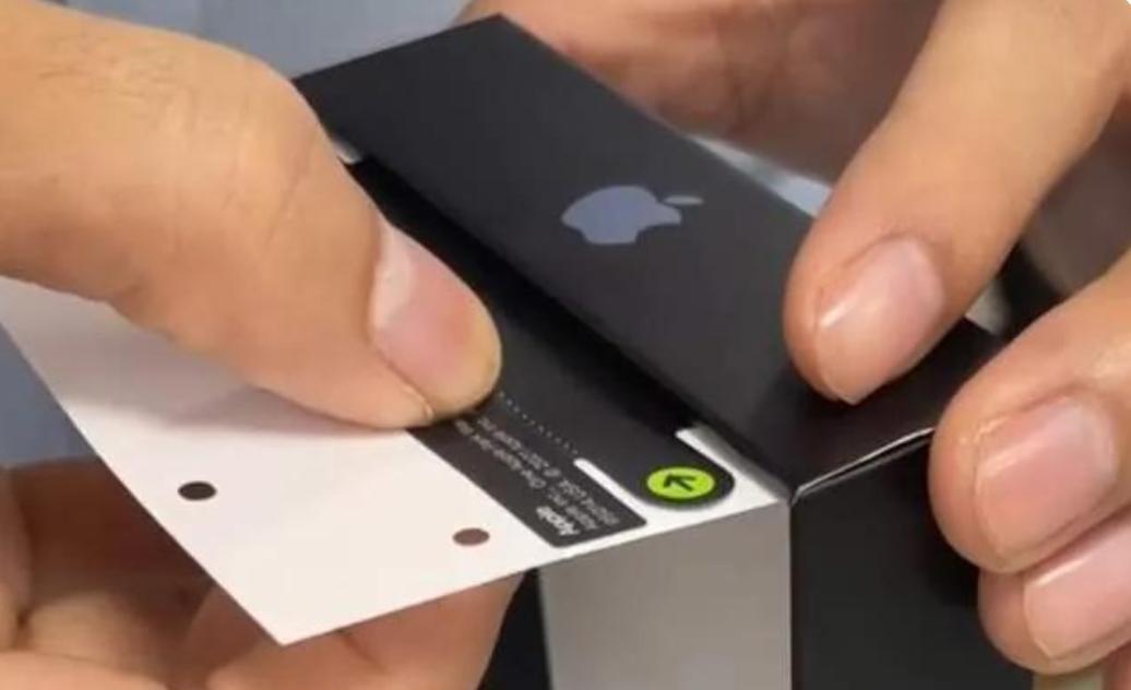 iPhone13跌价惊人，4xxx元即可拥有（苹果手机新一代价格大跳水，消费者抢购热潮引爆）