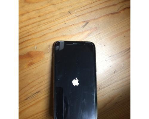 iPhone11黑屏无法唤醒屏幕的常见问题解决方法（探索iPhone11屏幕黑屏问题，解救你的宝贝手机）