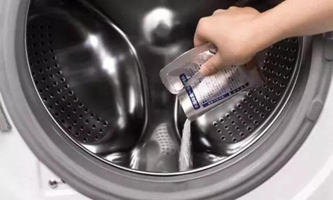 如何有效清洗洗衣机防止油污堆积（保养你的洗衣机）