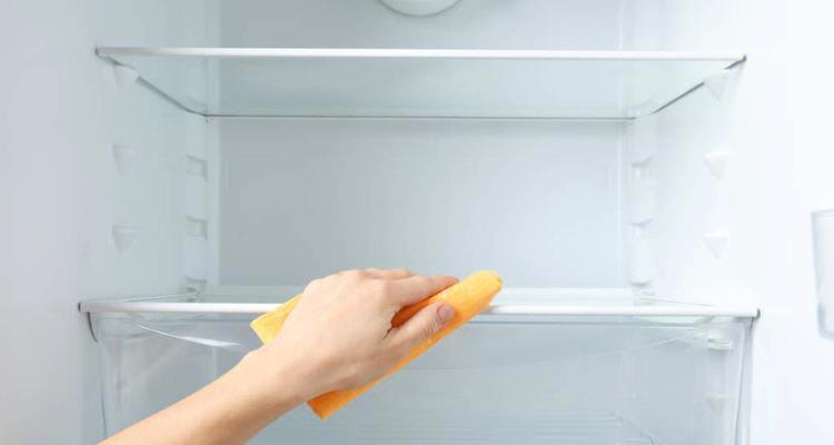 冰柜除臭神器，告别异味（轻松解决冰柜异味问题的关键）