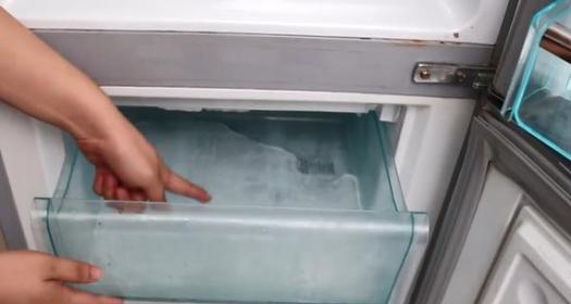 冰箱有水怎么解决（快速解决冰箱内积水问题）