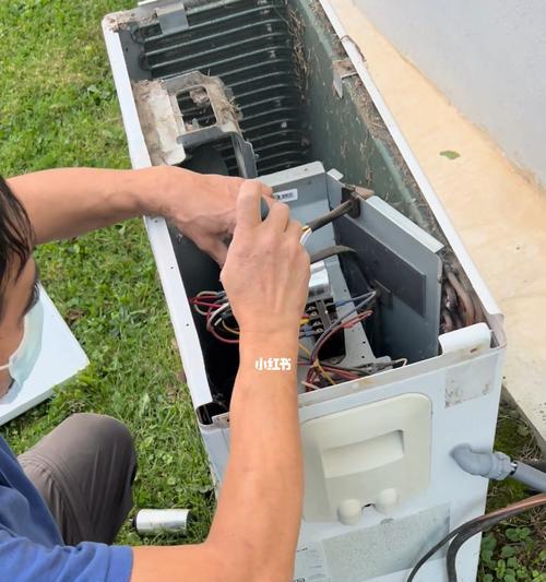 如何修复电容坏了的热水器（解决热水器电容损坏的实用方法）