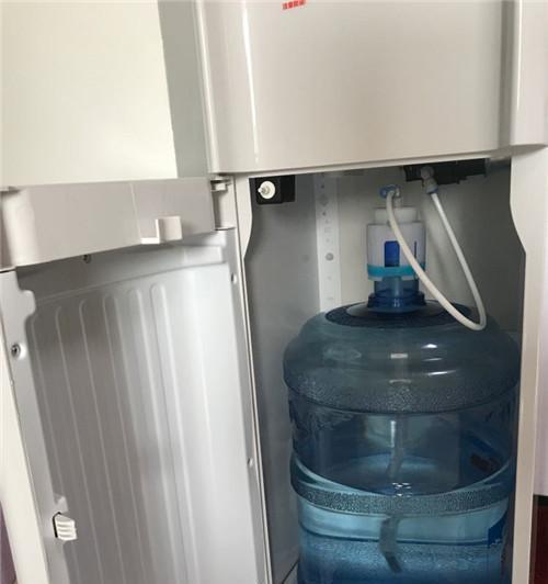 冰柜管子漏气的修理方法（解决冰柜管子漏气的实用技巧）
