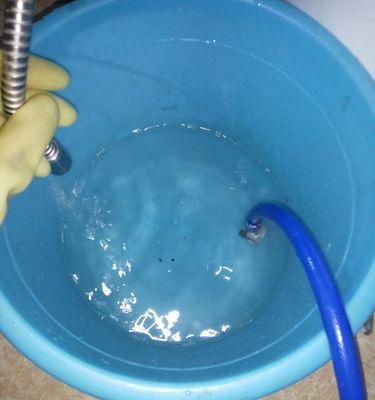 热水器上的水垢问题及解决方法（清除热水器上的水垢）