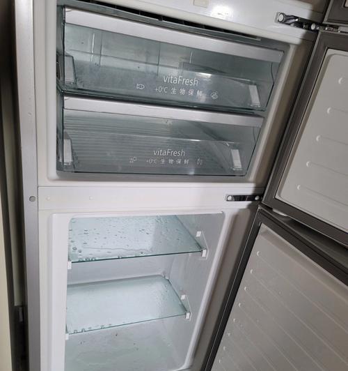 如何有效清洗冰箱盒（简单方法让你的冰箱盒焕然一新）