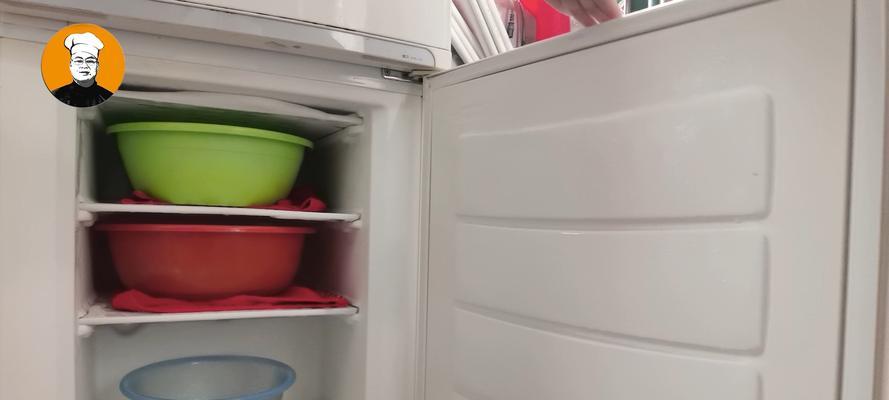 如何有效清洗冰箱盒（简单方法让你的冰箱盒焕然一新）