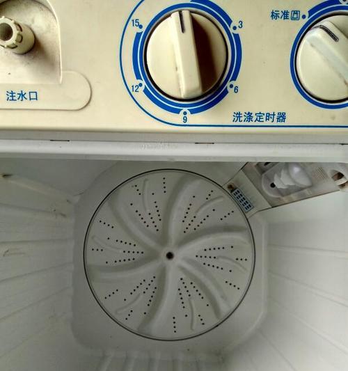 洗衣机里洗衣服串色的解决方法（快速解决洗衣机里洗衣服串色的问题）