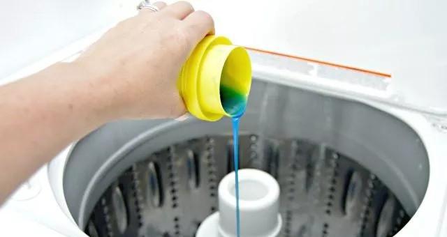 如何使用醋清洗洗衣机（简单有效的洗衣机清洁方法）
