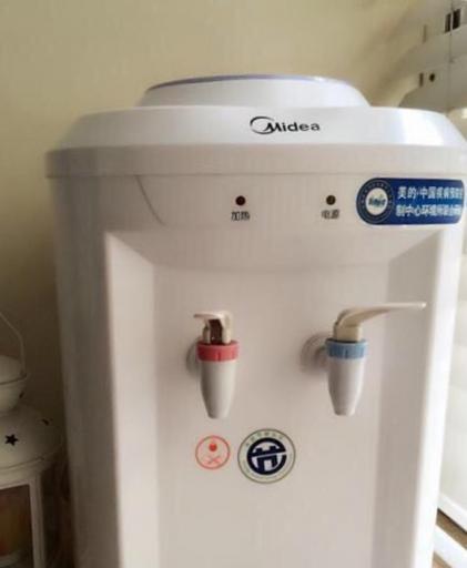 如何正确清洗美的饮水机（让您的饮水机更安全）