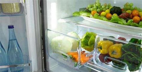 冰箱保鲜室有水的原因及解决方法（解决冰箱保鲜室积水问题）
