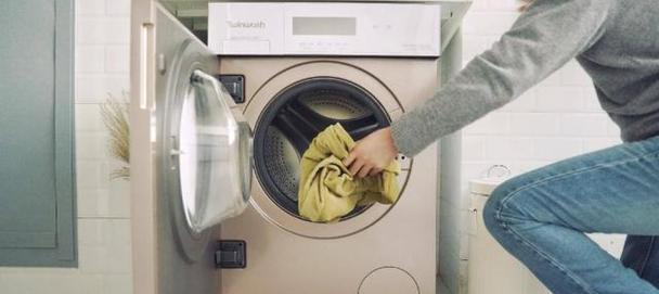 如何选择消毒剂来洗衣机洗衣服（洗衣机消毒剂的种类和使用方法一览）