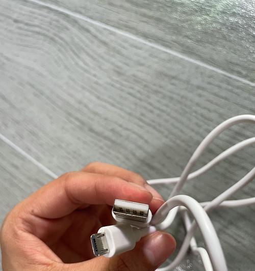 斜挎装手机充电器小包是什么？有哪些推荐品牌？