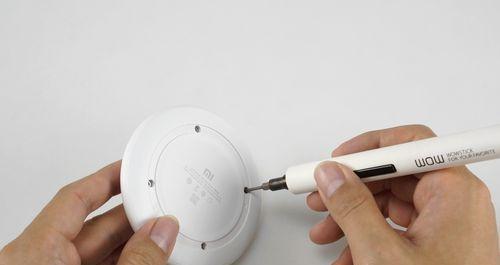 连线充电器外壳怎么拆开？拆开后如何更换内部零件？