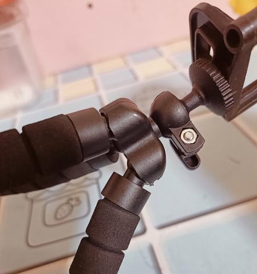 没有手机支架时如何使用三脚架？
