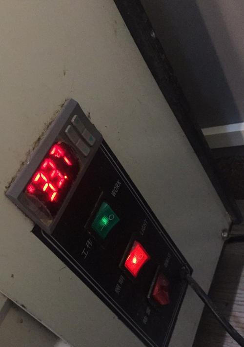 电脑桌漏电的原因是什么？