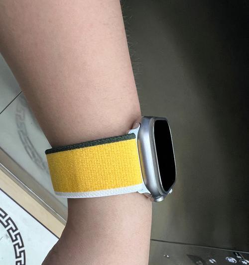 智能手表苹果表带金色款有何特点？适合什么场合佩戴？